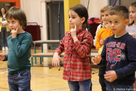 Otroci Osnovne šole Marije Vere Mi smo svet, mi smo otroci (32)